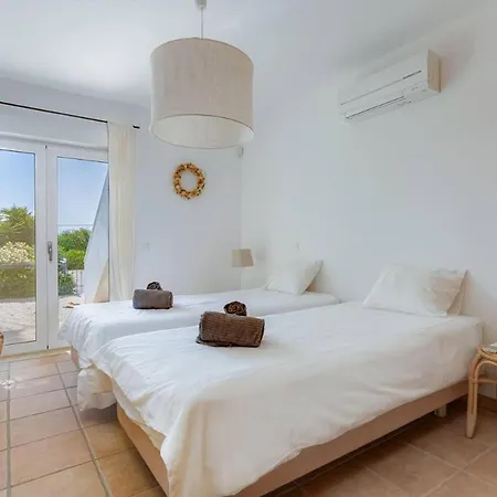 With Access To Swimming Pool And Sea Views Feriehus