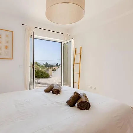 Feriehus With Access To Swimming Pool And Sea Views