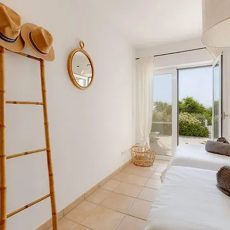 With Access To Swimming Pool And Sea Views Feriehus *