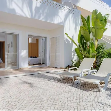 With Access To Swimming Pool And Sea Views Feriehus