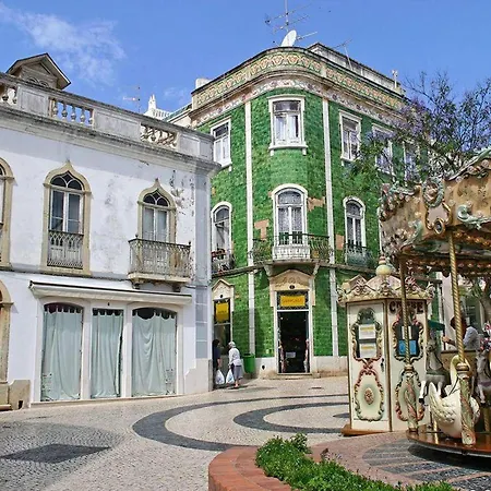 With Access To Swimming Pool And Sea Views Vakantiehuis