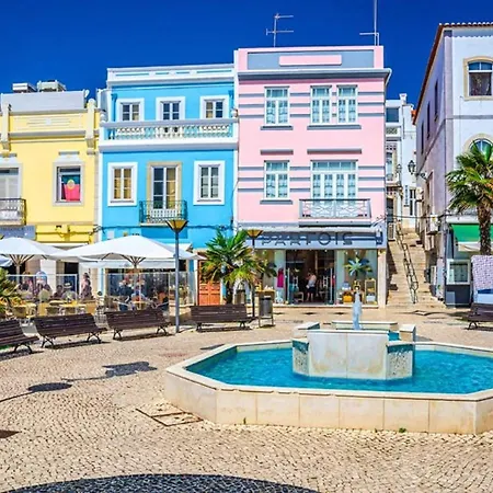 With Access To Swimming Pool And Sea Views Vakantiehuis